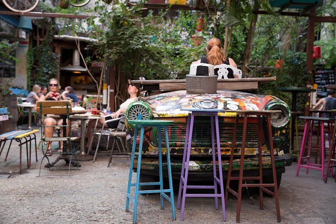 Private Budapest Ruin Bar Tour with Local Drinks & Street Food - Which guide style suits you best