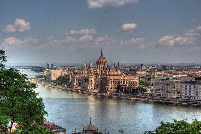 Private Budapest Sightseeing Tour: Royal Castle, Heroes Square, Chain Bridge - From the National Museum to the Jewish Quarter