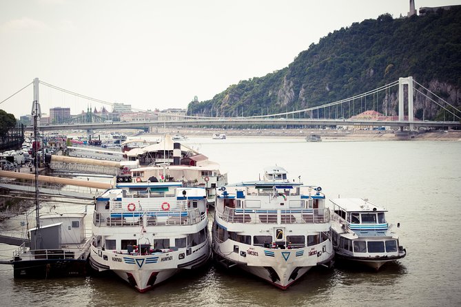 Private Budapest Walking Tour with Cake & Coffee - St. Stephen’s Basilica and a pause for coffee and cake