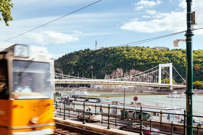 Private City Kickstart Tour: Budapest - Crossing the Danube by way of Elisabeth Bridge