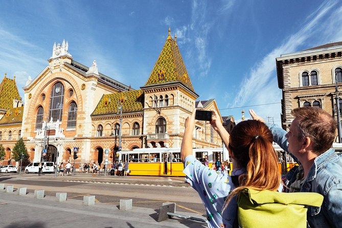 Private City Kickstart Tour: Budapest - Remembering nineteenth-century Budapest at Vigadó Square