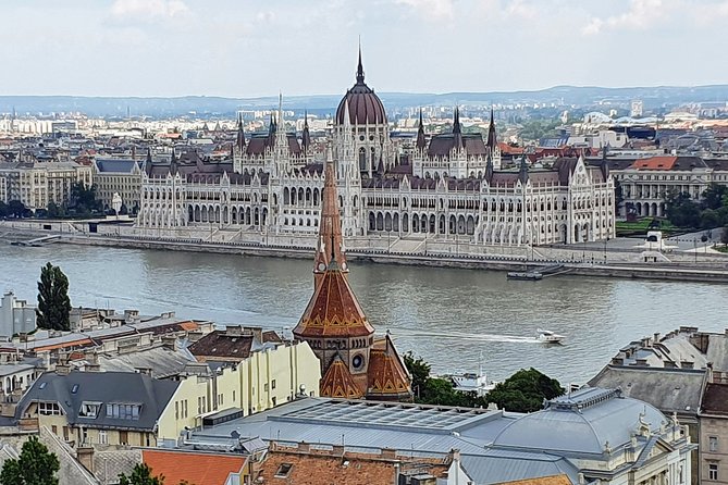 Private city tour by van - The Opera House is a short but worthwhile pause