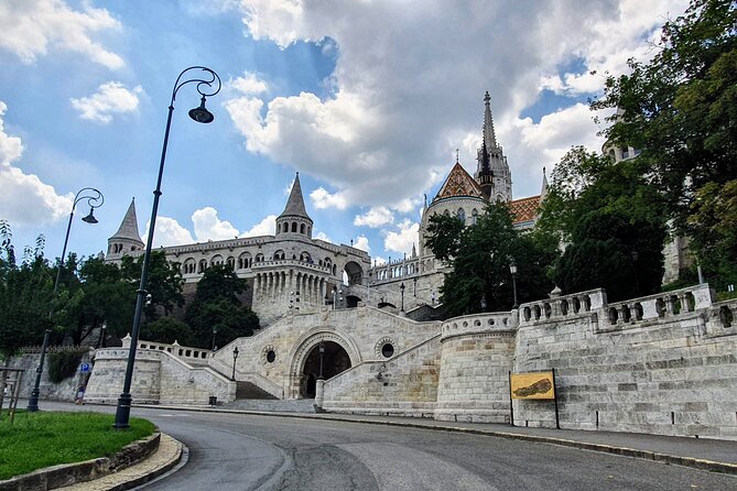 Private city tour by van - Parliament gets the longest stop