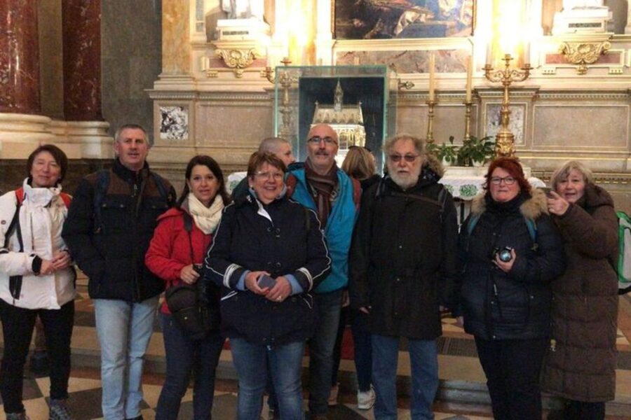Private Custom Tour with Local Guide Budapest - Meeting your guide in central Budapest