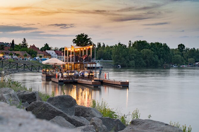 Private Danube Sightseeing Cruise in Budapest - Parliament after dark and in daylight