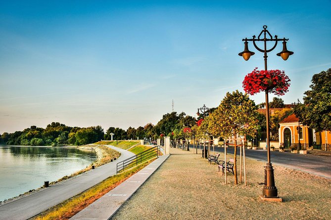 Private Guided Tour to Szentendre & Visegrád Castle (Danube Bend) - The drive north from Budapest