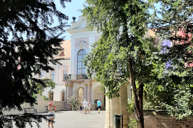 Private Sissi Castle Tour - Taking time in the gardens