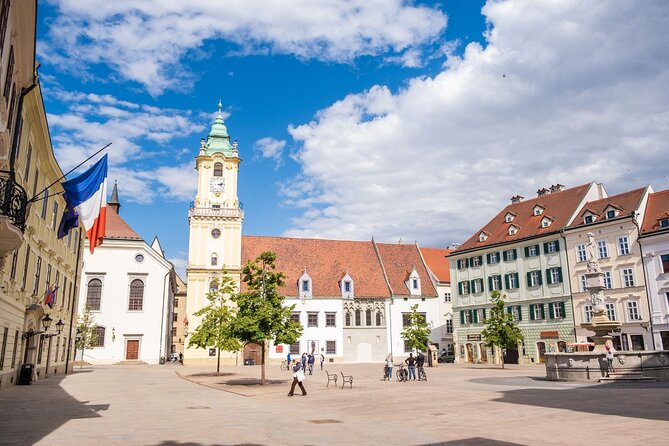 Private Tour from Budapest to Prague Sightseeing - A long Central European day with a clear purpose