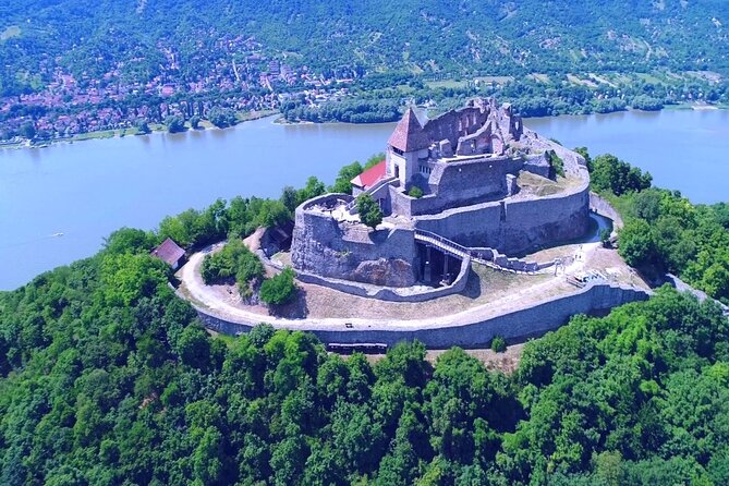 Scenic Danube River bend hills & the Art Town: Private Car Tour - Lunch, coffee, and local flavor
