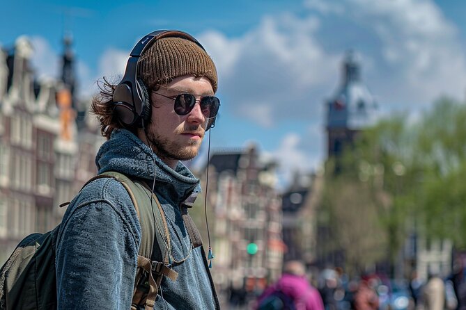 Self Guided Tour In Budapest With 100 Captivating Audio Stories - Railway stations, shopping, and urban details