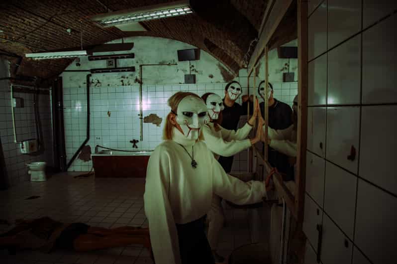 The Real Saw | Escape Room by PÁNiQ SZOBA - Arriving at the white barred door