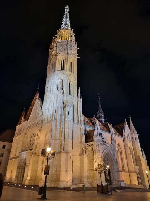 True Crime Walking Tour in the Buda Castle district - Sándor Palace brings politics and drama into the route