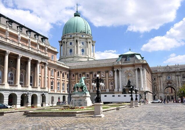 Virtual Reality Walking Tour - Who will get the most from this Budapest activity