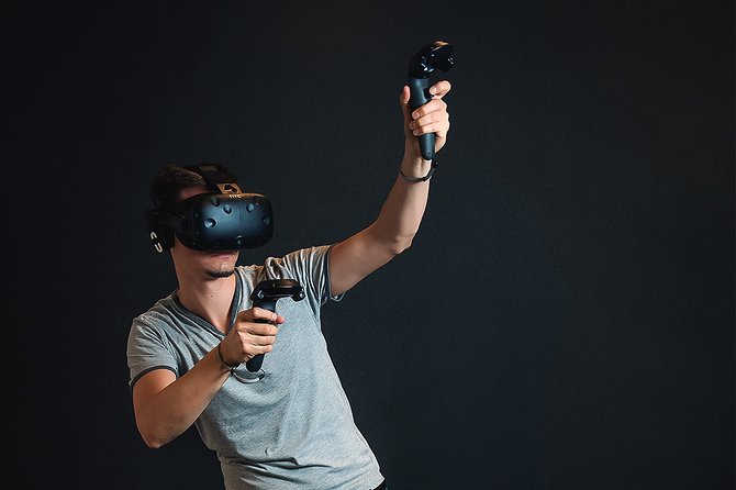 VR experience at PlayVR - Choosing among 32 VR games