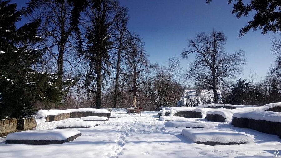 Walk to recent and aged spiritual sanctuaries near Budapest - The Startrail and the modern Church of Pilis