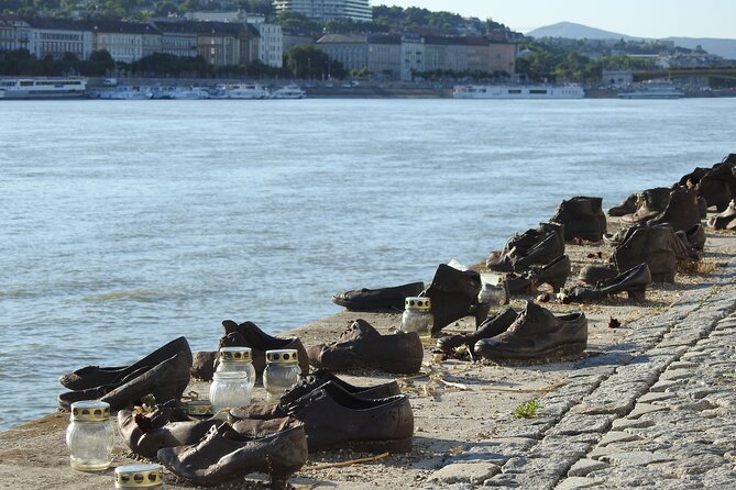 Walking Tour Budapest incl. the Shoes on the Danube Bank - Liberty Statue and the Buda panorama