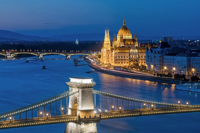 Walking tour in the Buda Castle incl. Fisherman's Bastion - Matthias Church and the opening history lesson