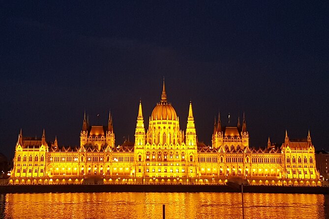 Welcome to Budapest Evening Walk - Fővám Square and Central Market Hall
